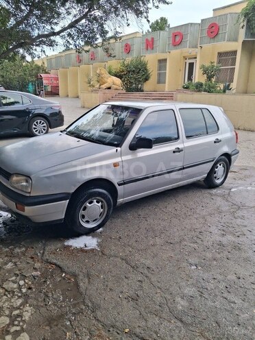 Volkswagen Golf-2