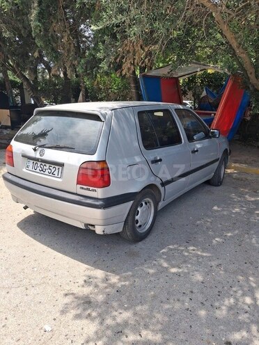 Volkswagen Golf-3