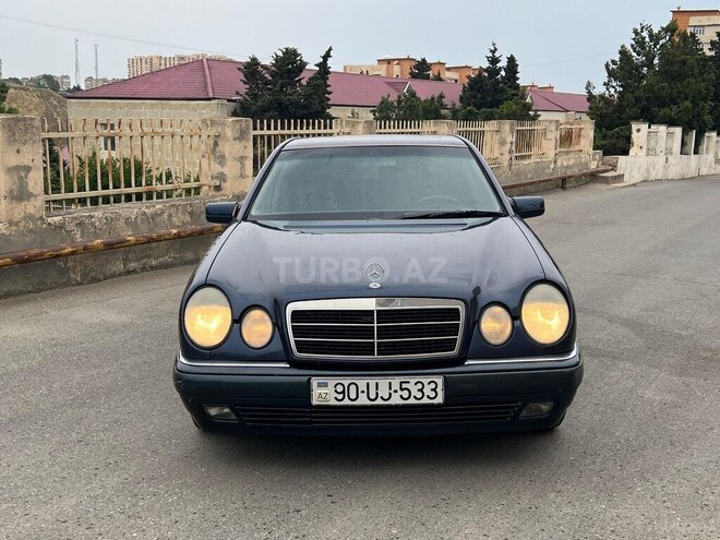 Mercedes E 240-1