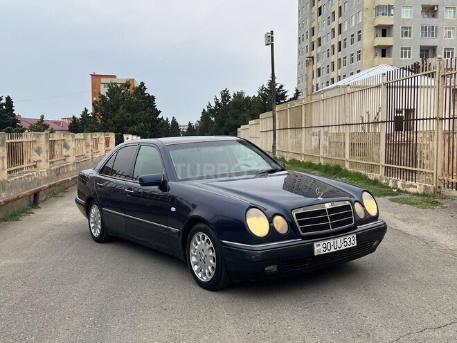 Mercedes E 240-3