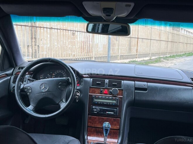 Mercedes E 240-8