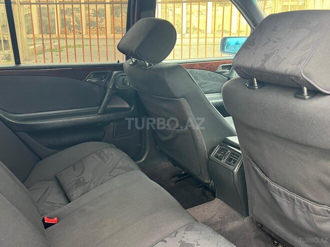 Mercedes E 240-10