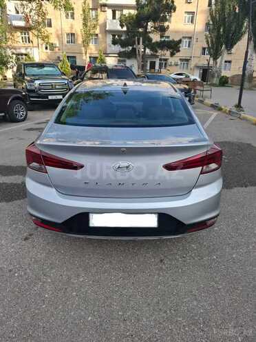 Hyundai Elantra-3