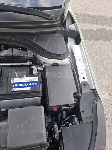 Hyundai Elantra-14