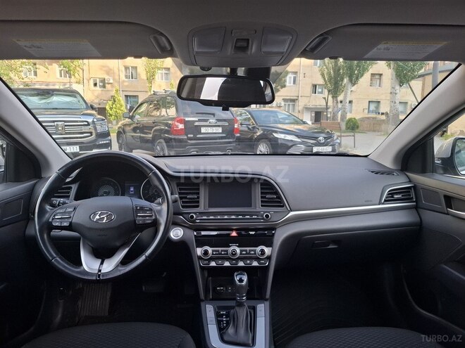 Hyundai Elantra-6