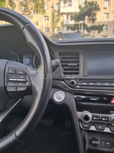 Hyundai Elantra-7