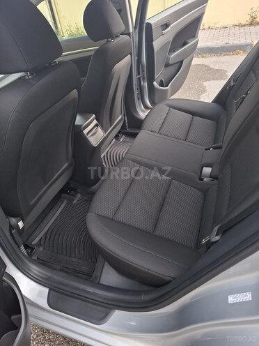 Hyundai Elantra-10