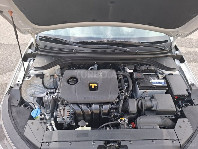 Hyundai Elantra-13