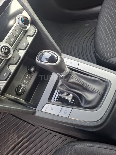 Hyundai Elantra-8
