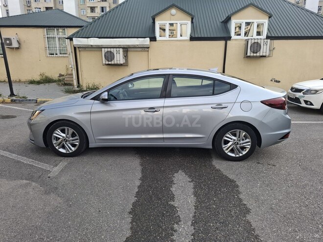 Hyundai Elantra-4