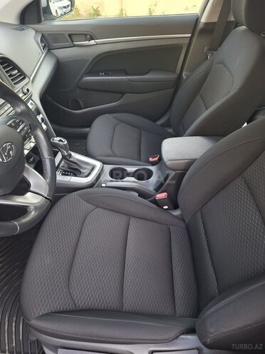 Hyundai Elantra-9