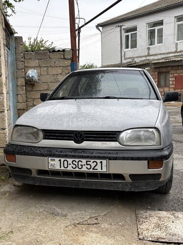 Volkswagen Golf-1