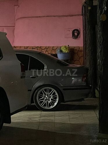 BMW 523-4