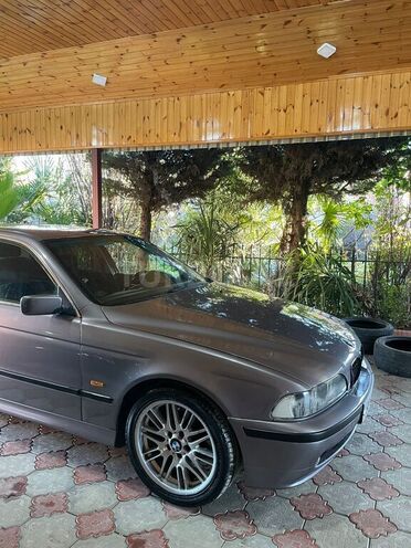 BMW 523-2