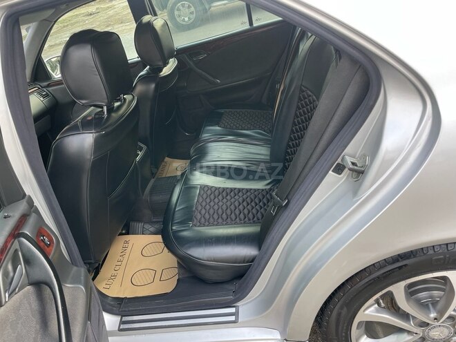 Mercedes E 200-13