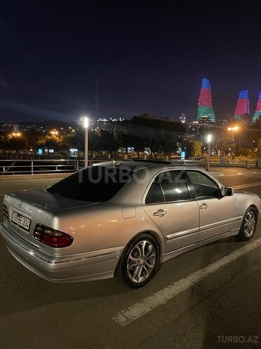 Mercedes E 200-10