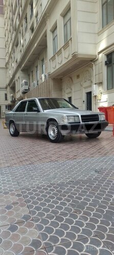 Mercedes 190-1