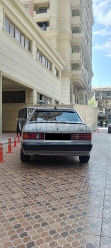 Mercedes 190-5