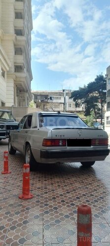 Mercedes 190-4