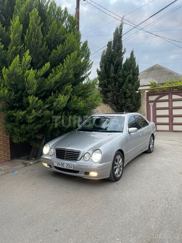 Mercedes E 200-3