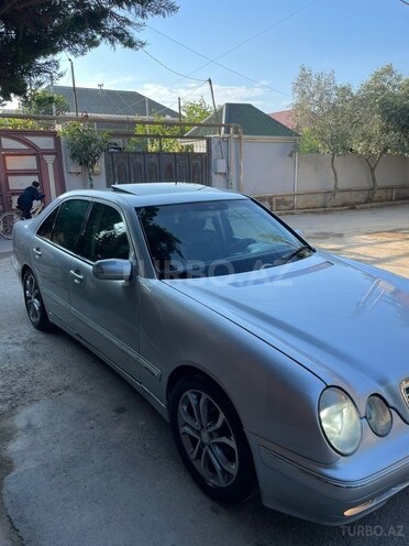 Mercedes E 200-2
