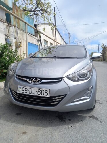Hyundai Elantra-1