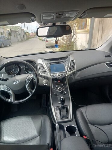 Hyundai Elantra-3