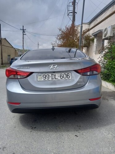 Hyundai Elantra-4