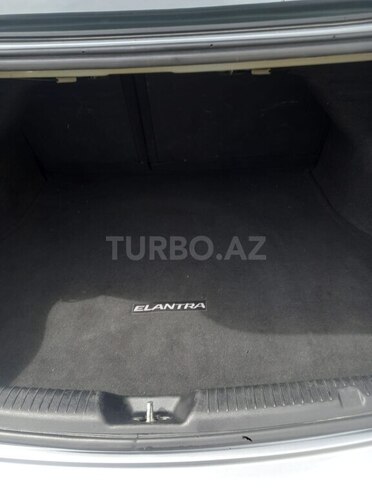 Hyundai Elantra-9