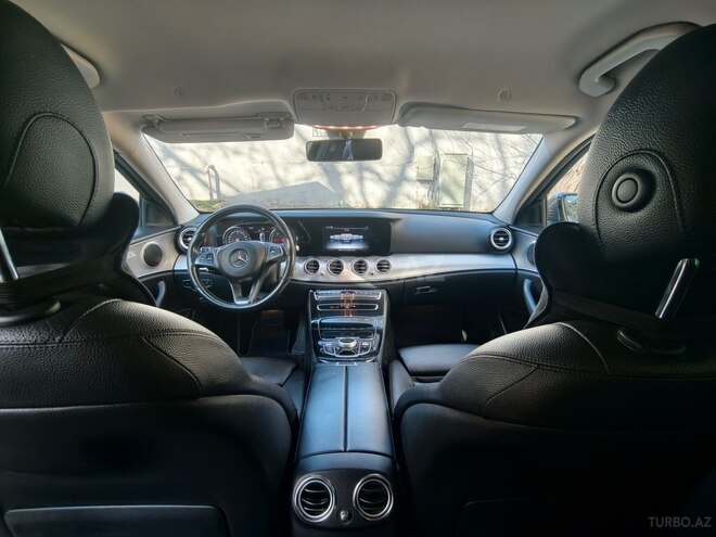 Mercedes E 220 d-6