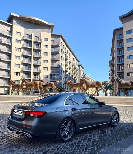 Mercedes E 220 d-3