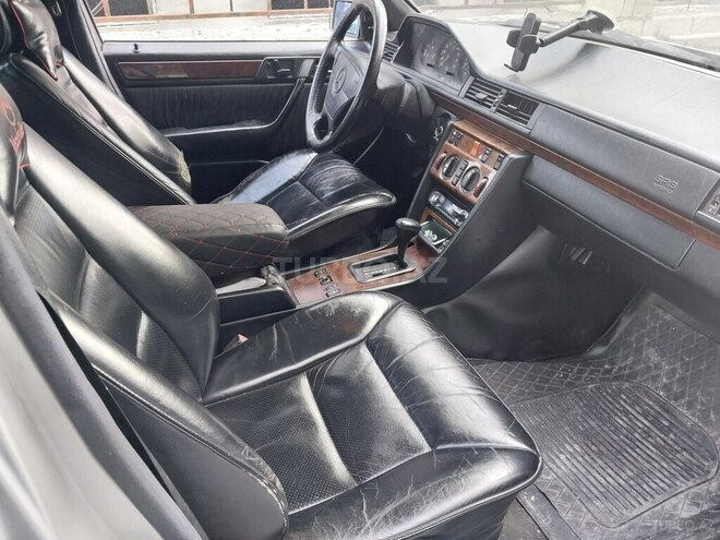 Mercedes 300 D-9