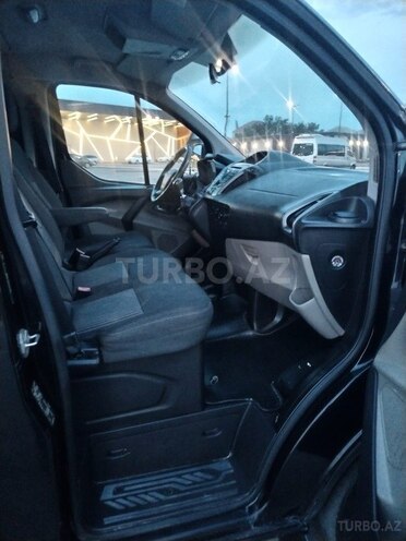 Ford Tourneo Custom-12