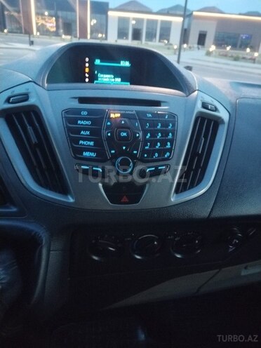 Ford Tourneo Custom-9