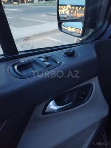 Ford Tourneo Custom-8