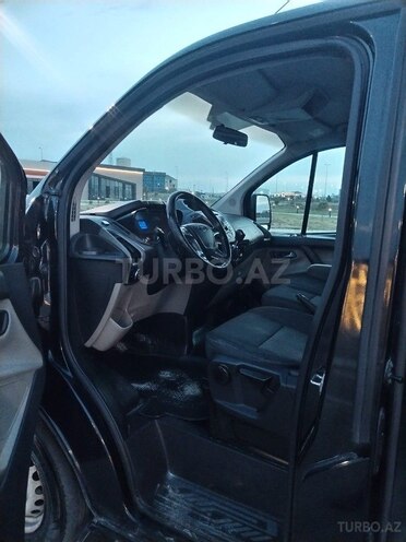 Ford Tourneo Custom-5