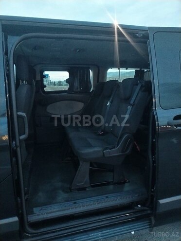 Ford Tourneo Custom-10
