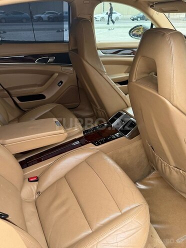 Porsche Panamera 4S-7