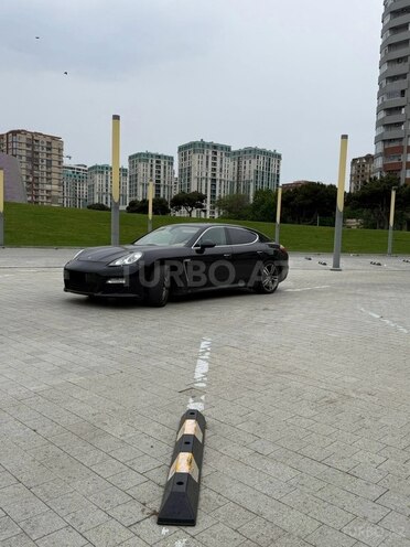 Porsche Panamera 4S-2