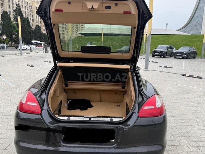 Porsche Panamera 4S-8