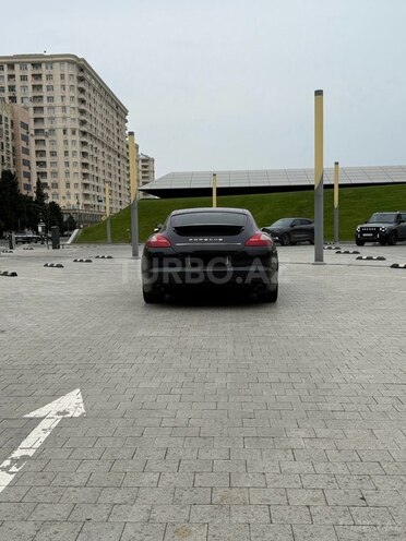 Porsche Panamera 4S-3