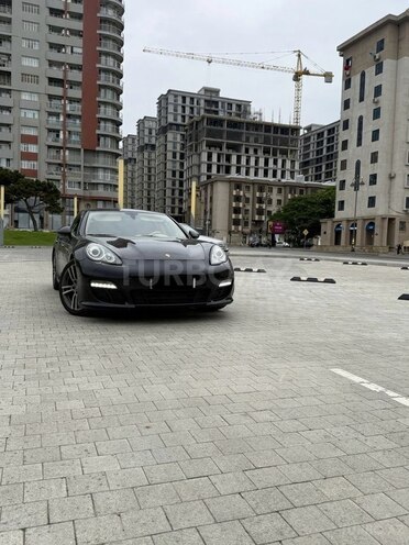 Porsche Panamera 4S-1