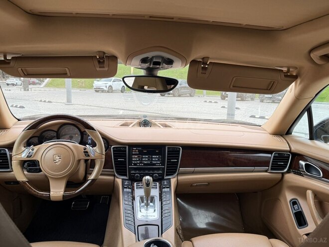 Porsche Panamera 4S-5