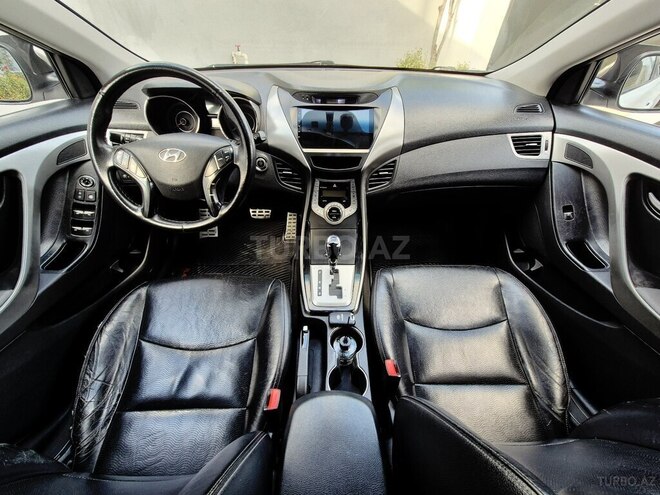Hyundai Elantra-6