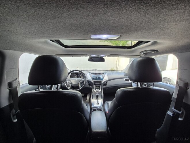 Hyundai Elantra-8
