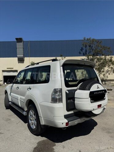 Mitsubishi Pajero-2