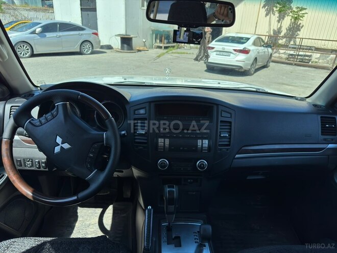 Mitsubishi Pajero-7
