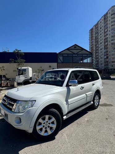 Mitsubishi Pajero-4