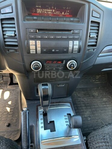 Mitsubishi Pajero-11
