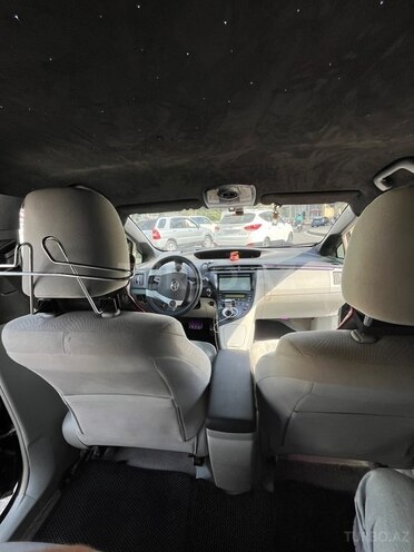 Toyota Prius-4